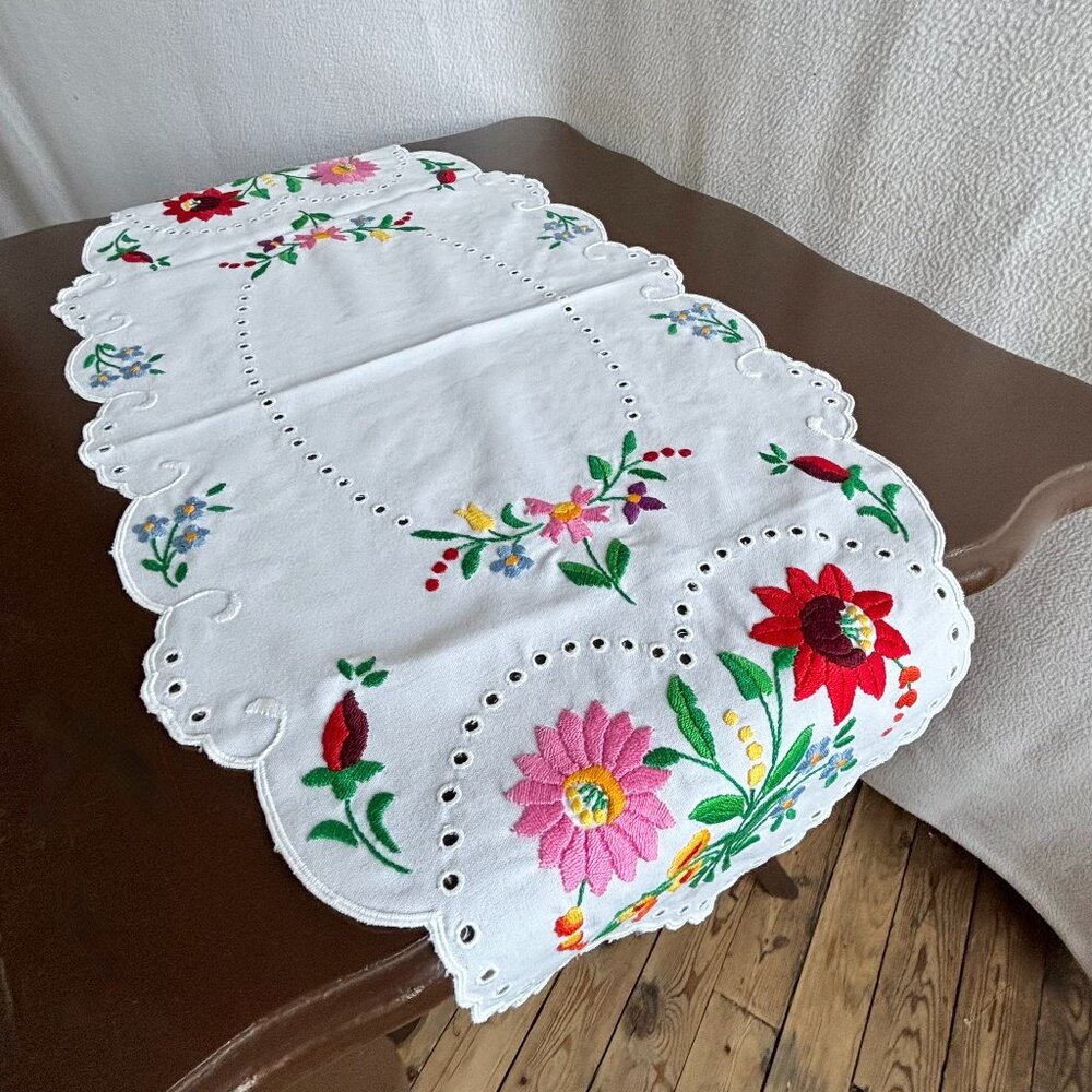Hungarian Kalocsa Embroidered Floral Heart Theme Table Runner